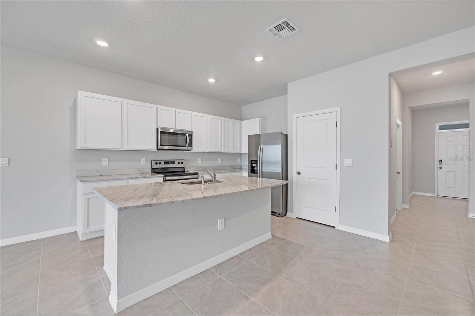 17657 Crescent Moon Loop Property Photo 12