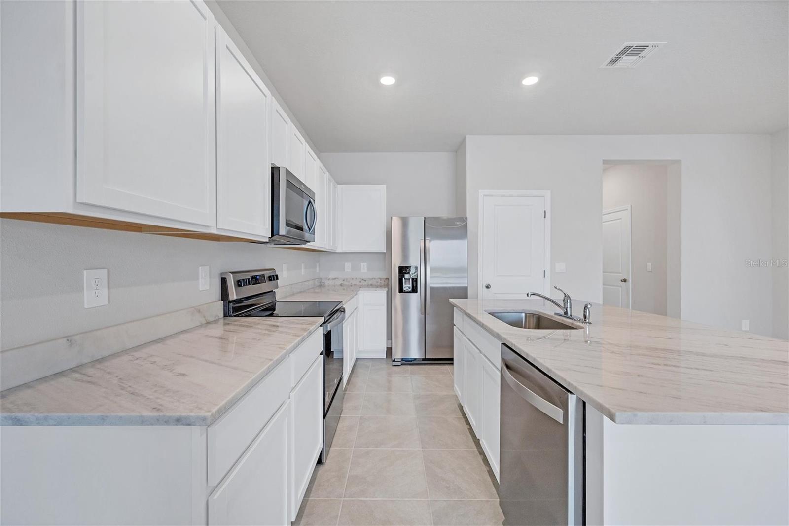 17657 Crescent Moon Loop Property Photo 15