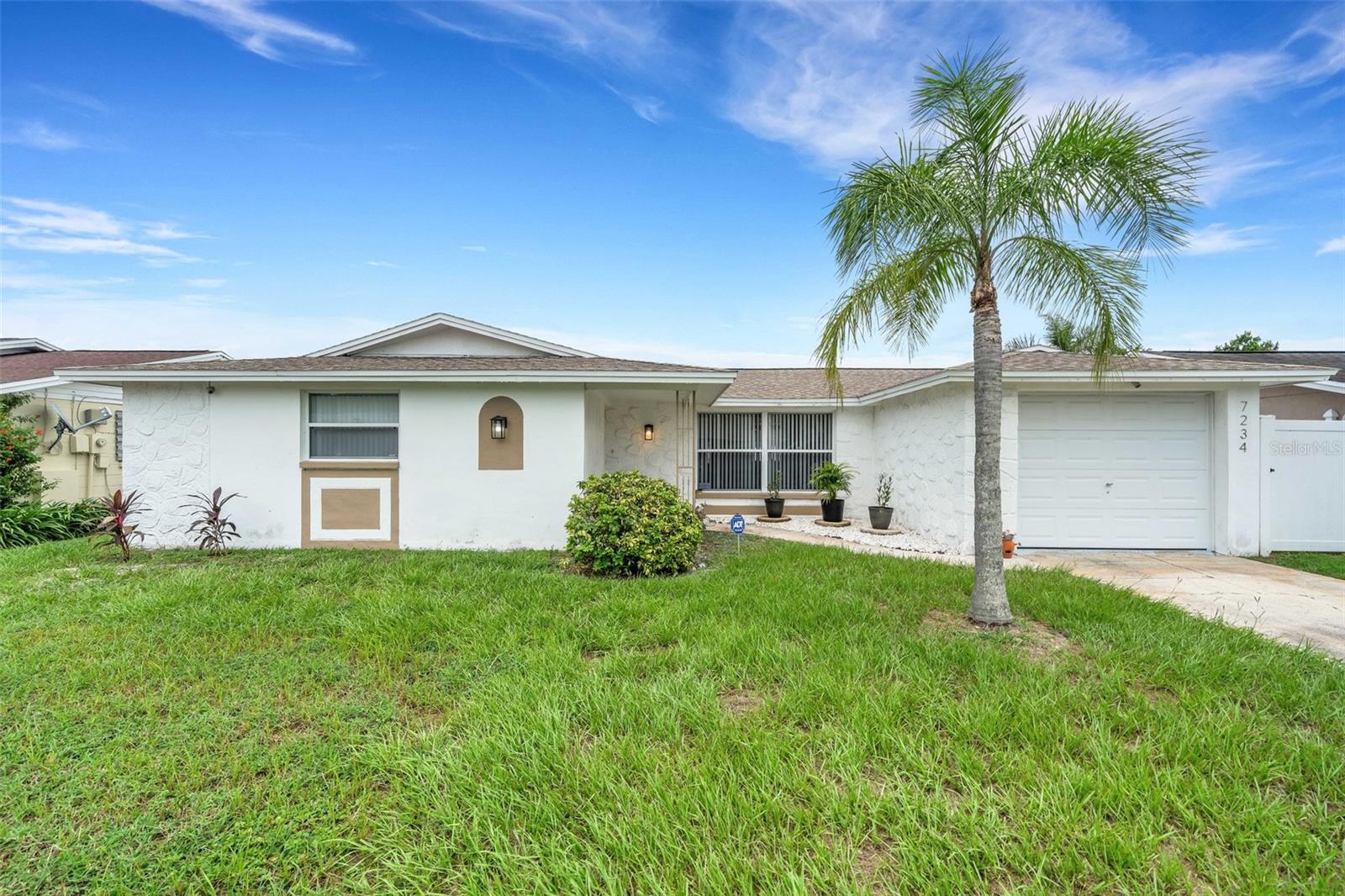 7234 Oakshire Dr Property Photo 1