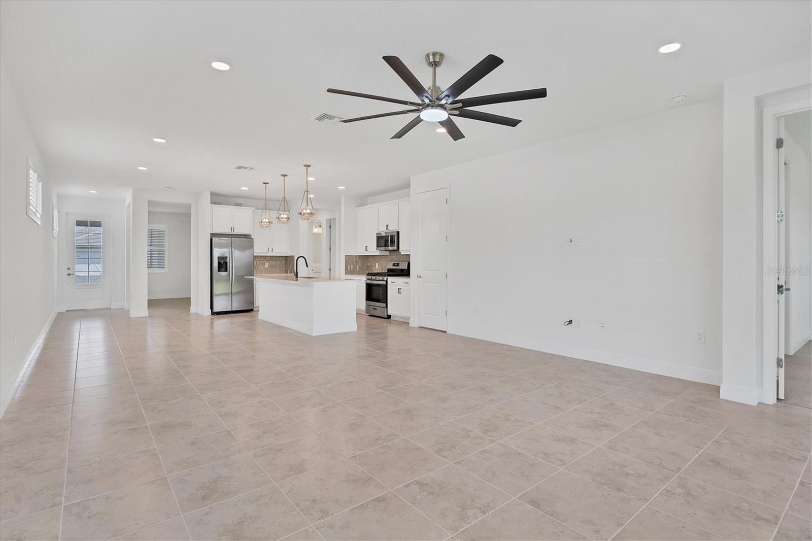 8177 Sternway Rd Property Photo 4