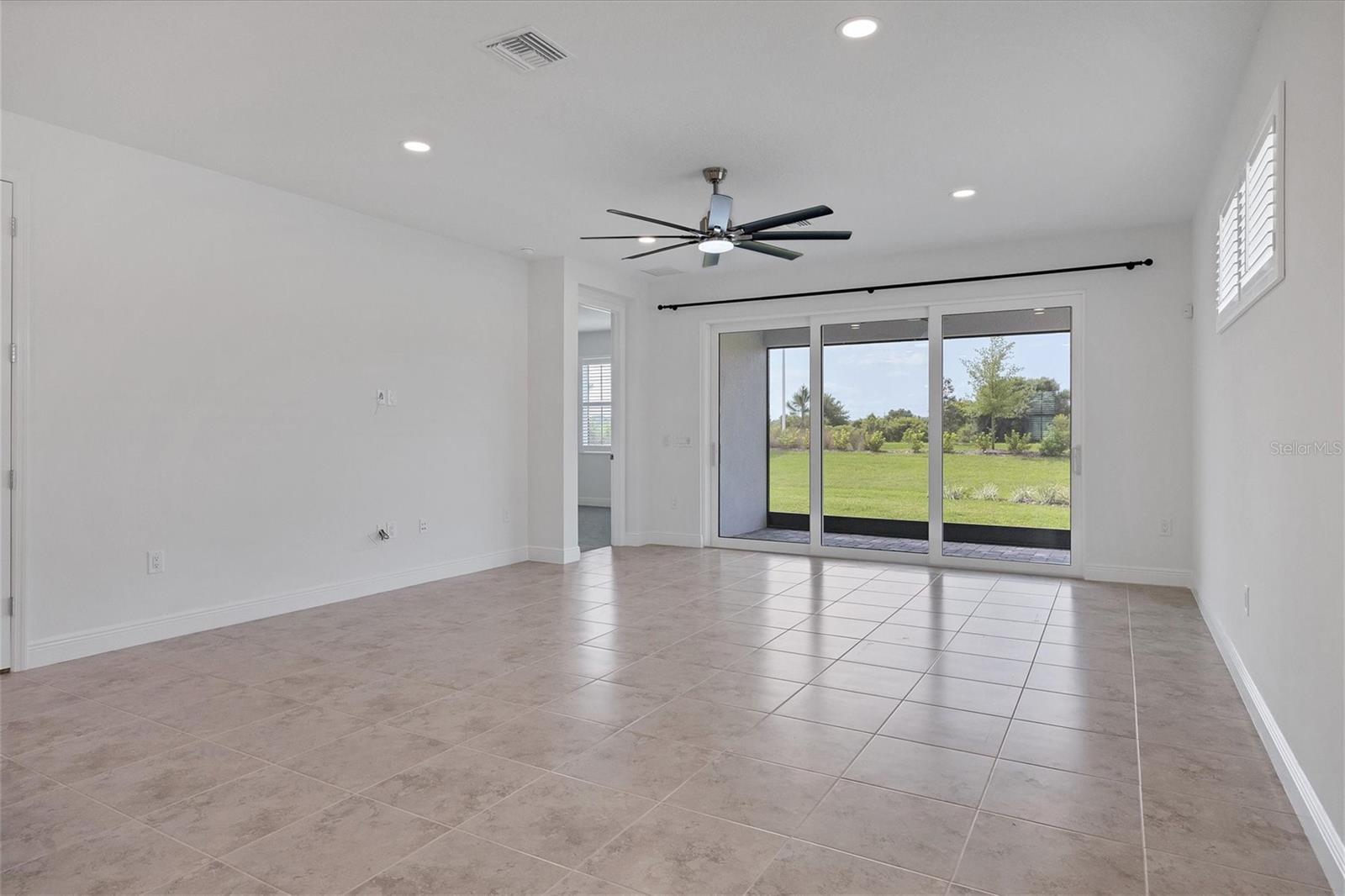 8177 Sternway Rd Property Photo 8