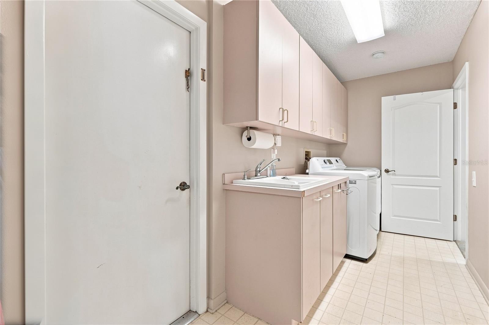 679 Litchfield Ln Property Photo 39