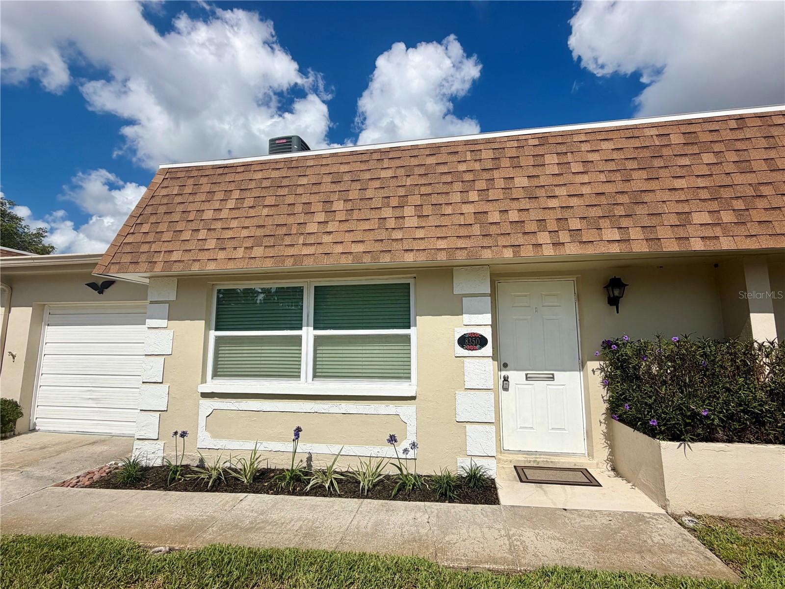 8350 BURGUNDY DR N Property Photo 1