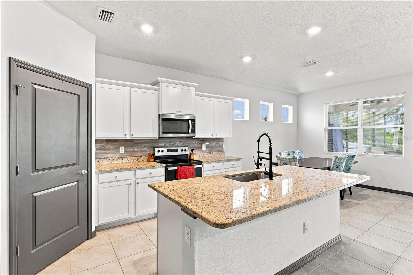 3916 Mossy Limb Ct Property Photo 4