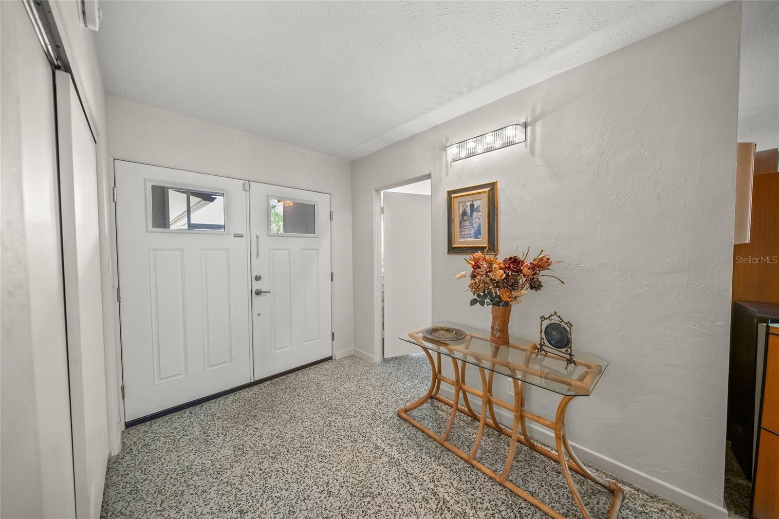 1820 Stanford Ln Property Photo 6