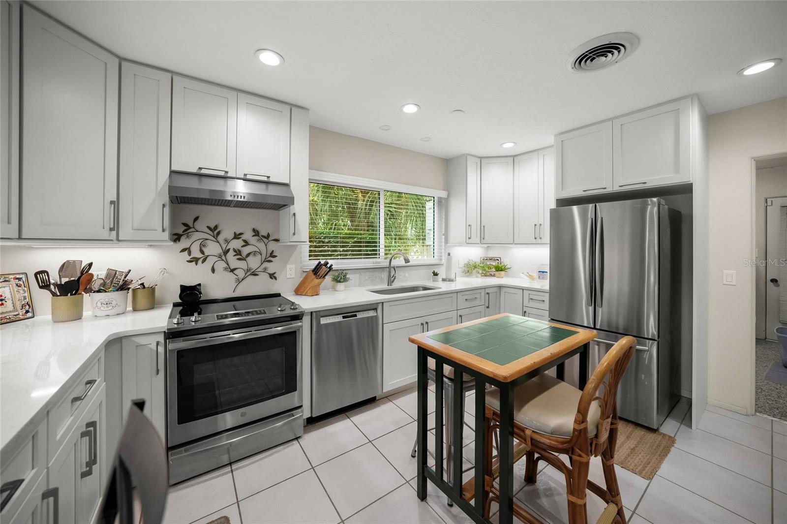 1820 Stanford Ln Property Photo 10