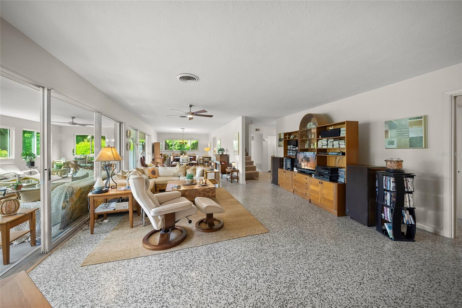 1820 Stanford Ln Property Photo 14