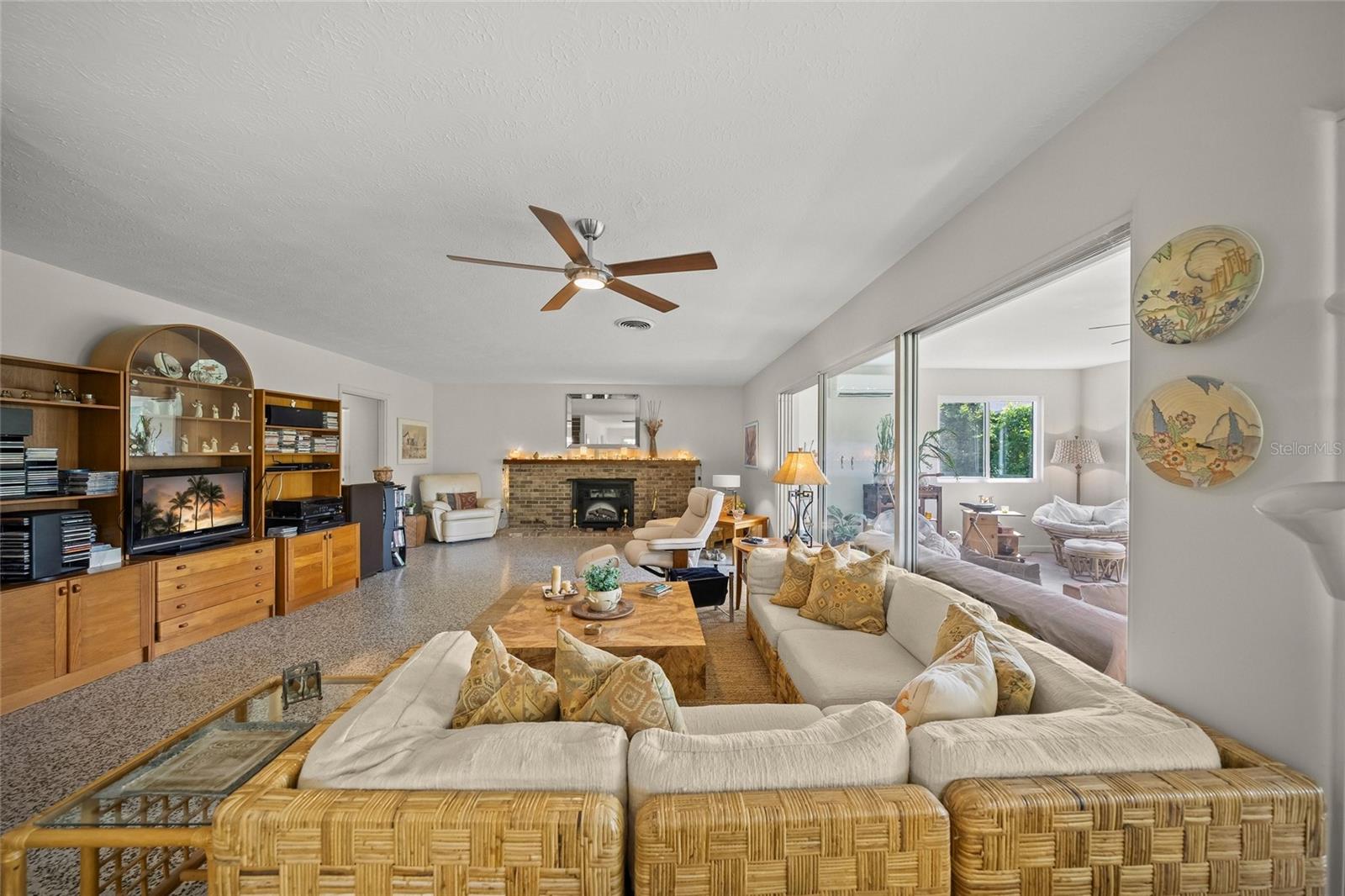 1820 Stanford Ln Property Photo 15