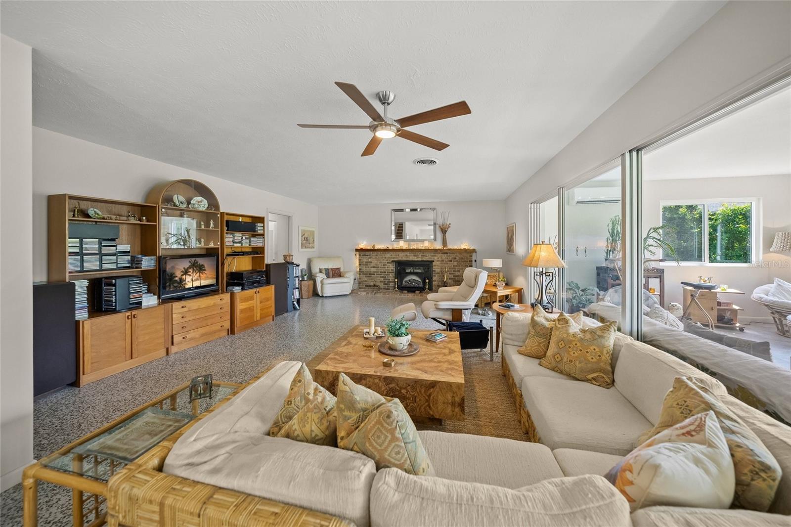 1820 Stanford Ln Property Photo 16