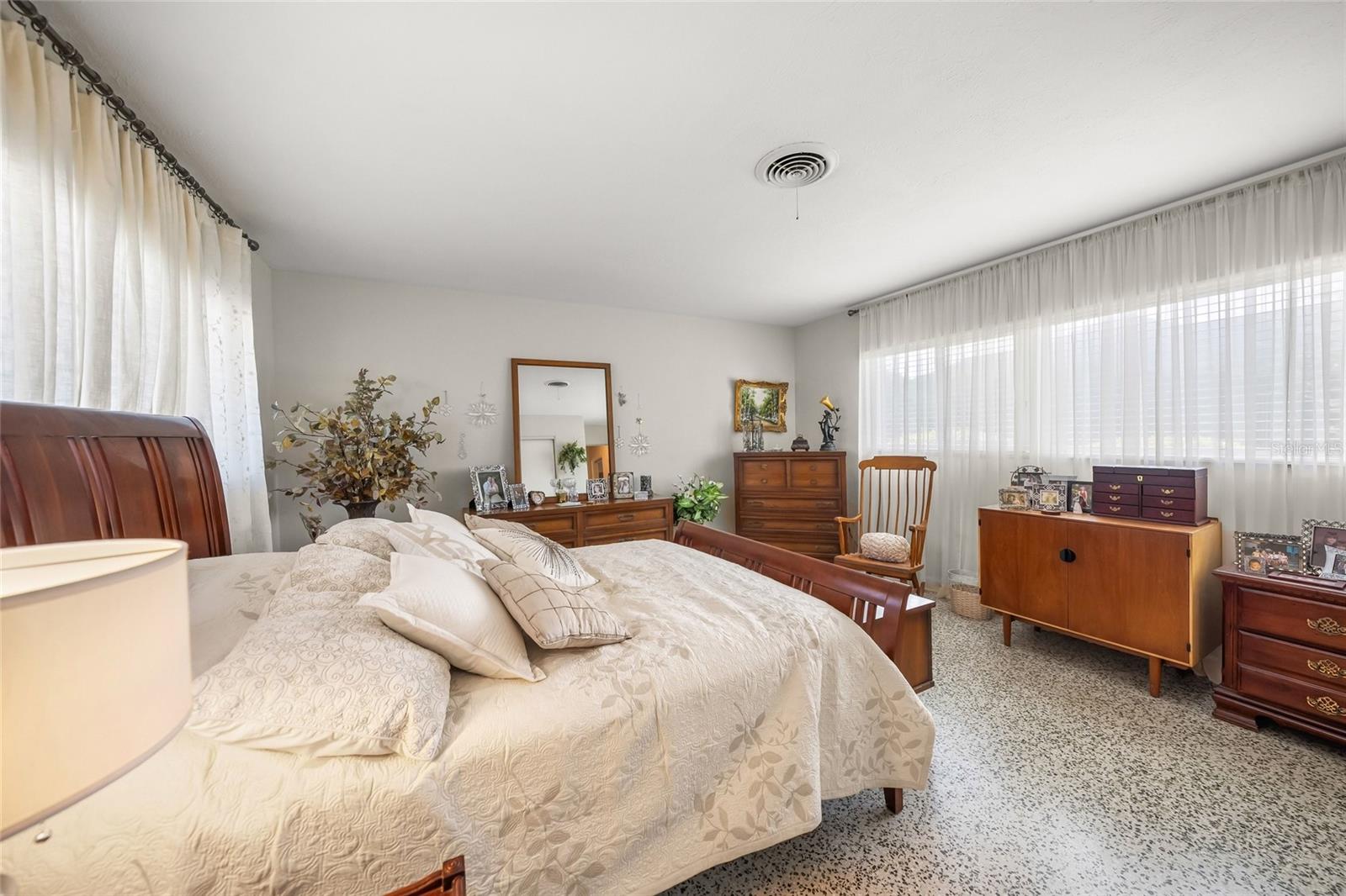 1820 Stanford Ln Property Photo 22