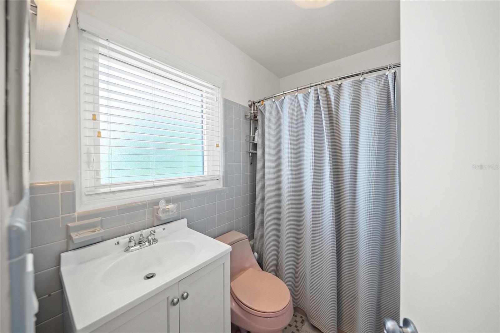 1820 Stanford Ln Property Photo 26