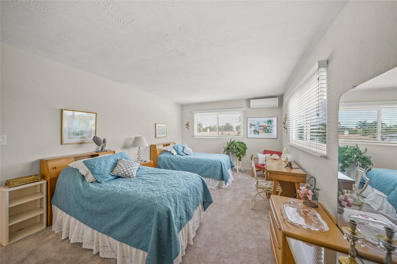 1820 Stanford Ln Property Photo 27