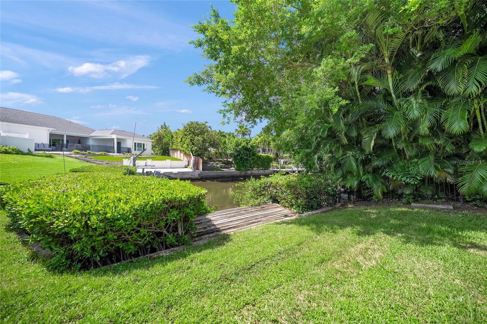 1820 Stanford Ln Property Photo 32