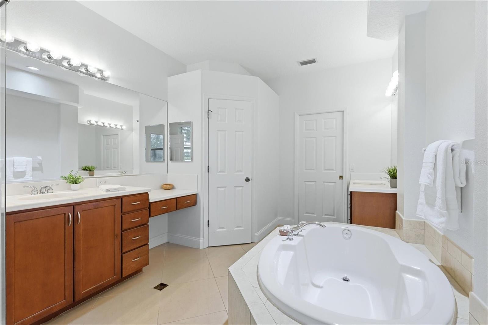 7519 Birds Eye Ter Property Photo 8