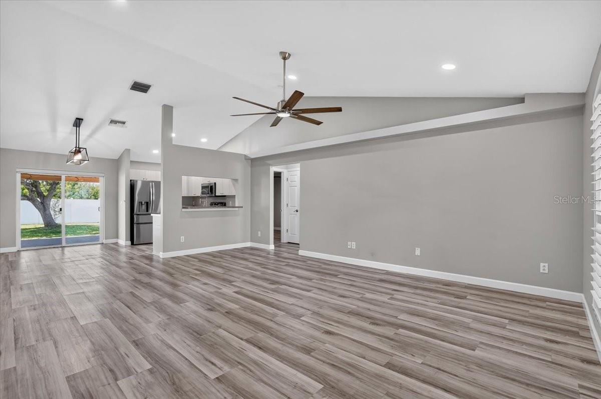 5815 33rd Dr E Property Photo 5