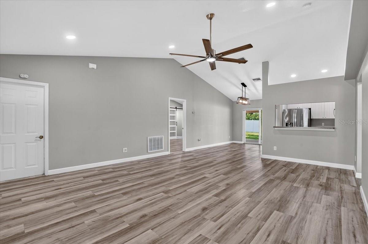 5815 33rd Dr E Property Photo 7
