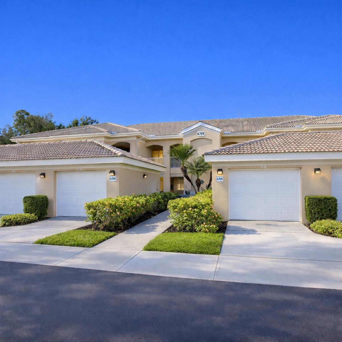 6318 GRAND OAK CIR #201 Property Photo 1