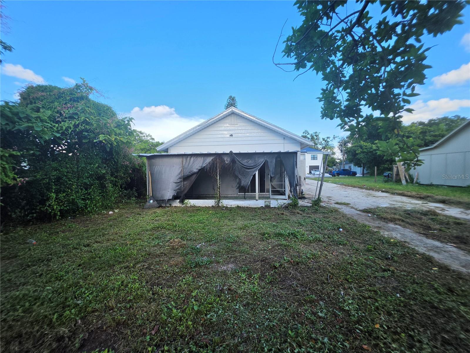 1222 17th St W Property Photo 4