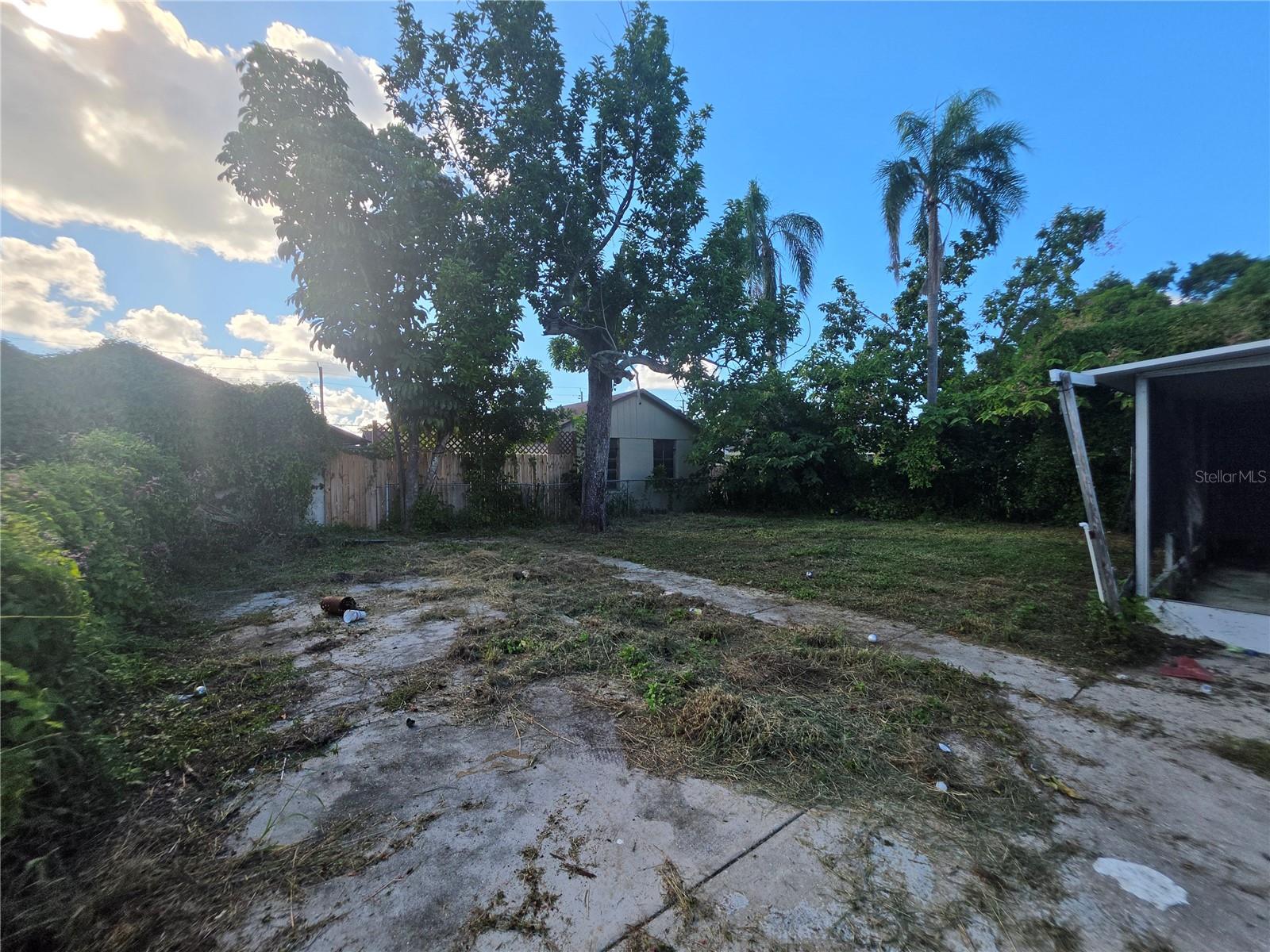 1222 17th St W Property Photo 5