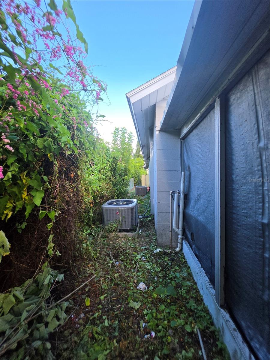 1222 17th St W Property Photo 6