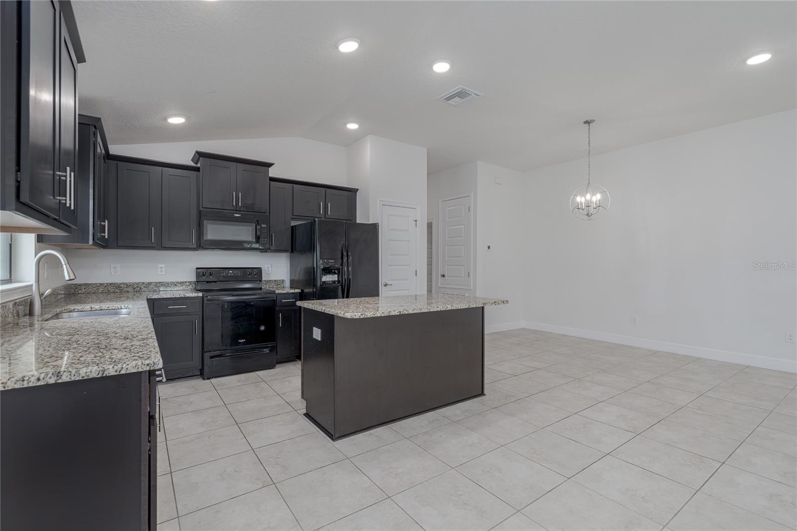 9123 46th Ct E Property Photo 4