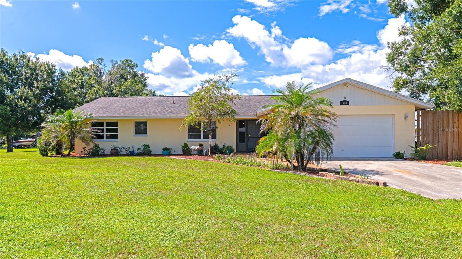710 Myakka Rd Property Photo 1
