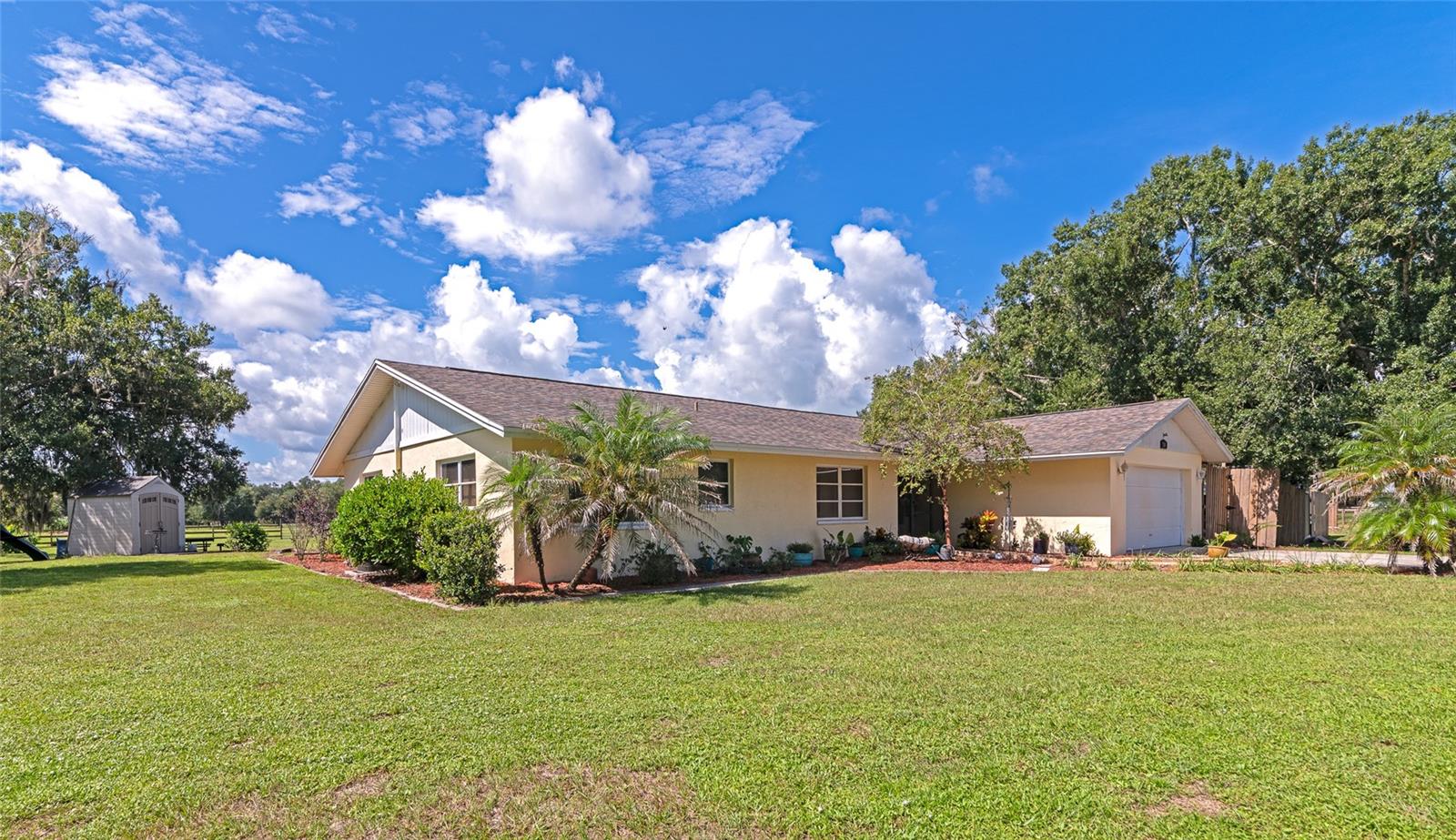 710 Myakka Rd Property Photo 1