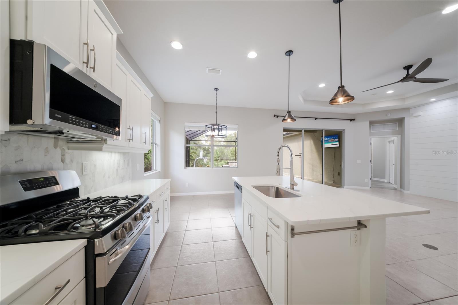 4804 Boston Common Gln Property Photo 6