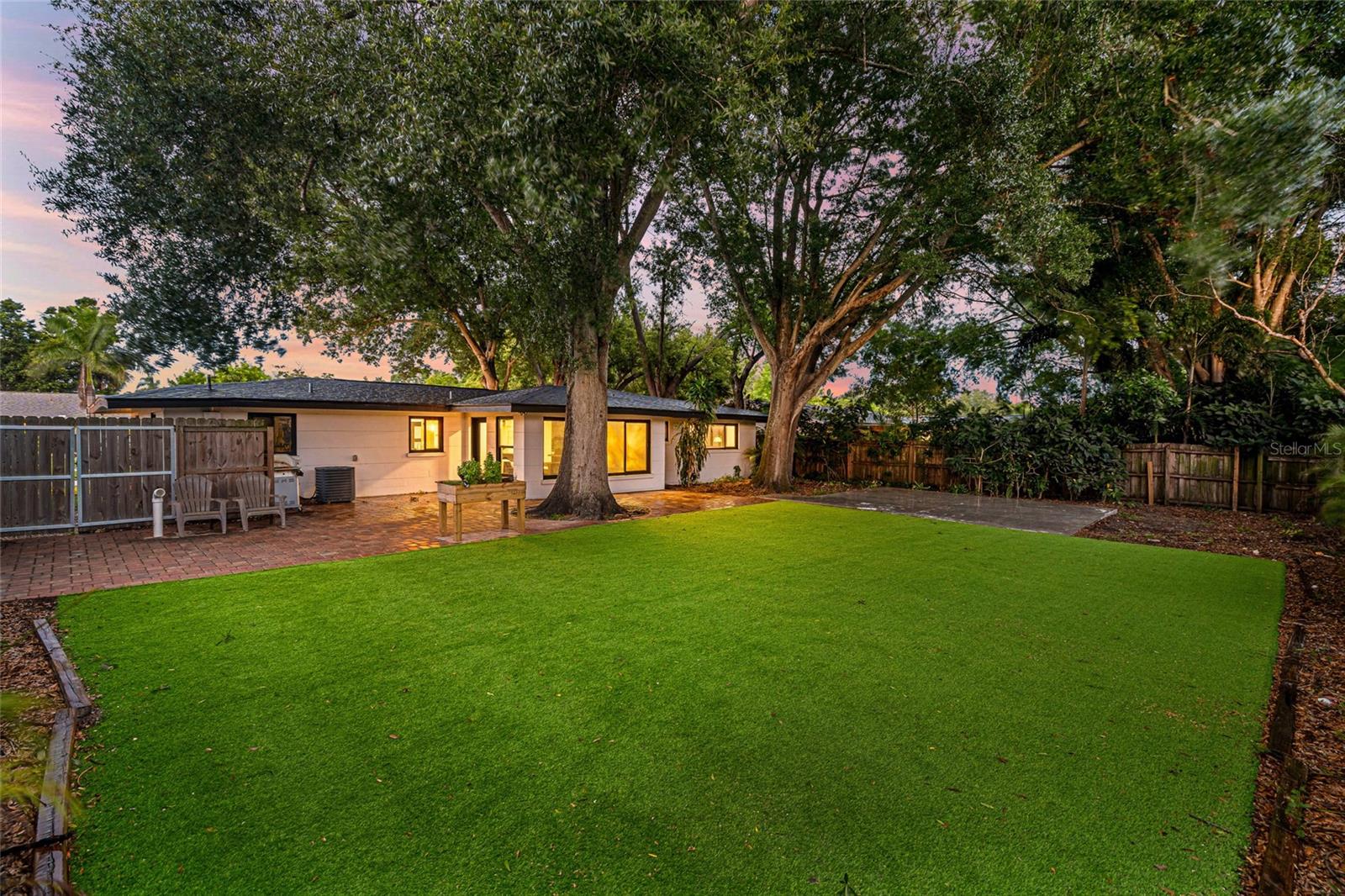 2410 Valencia Dr Property Photo 26