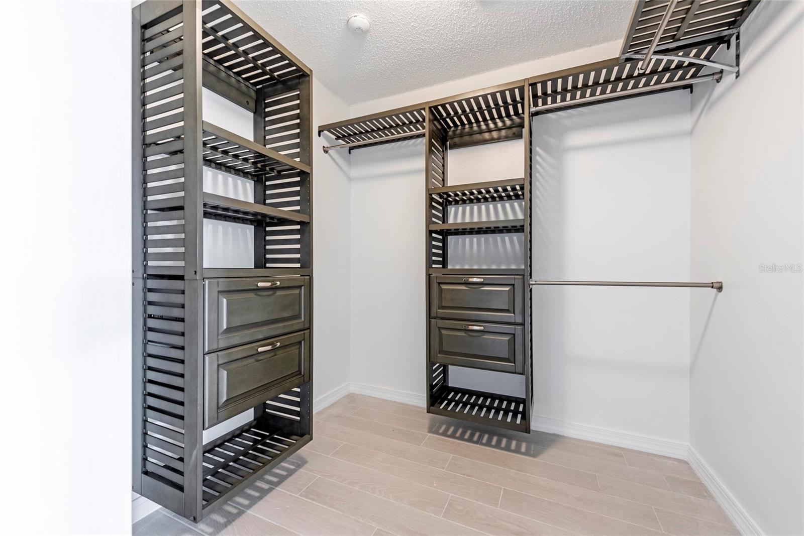 870 Hudson Ave #870 Property Photo 13