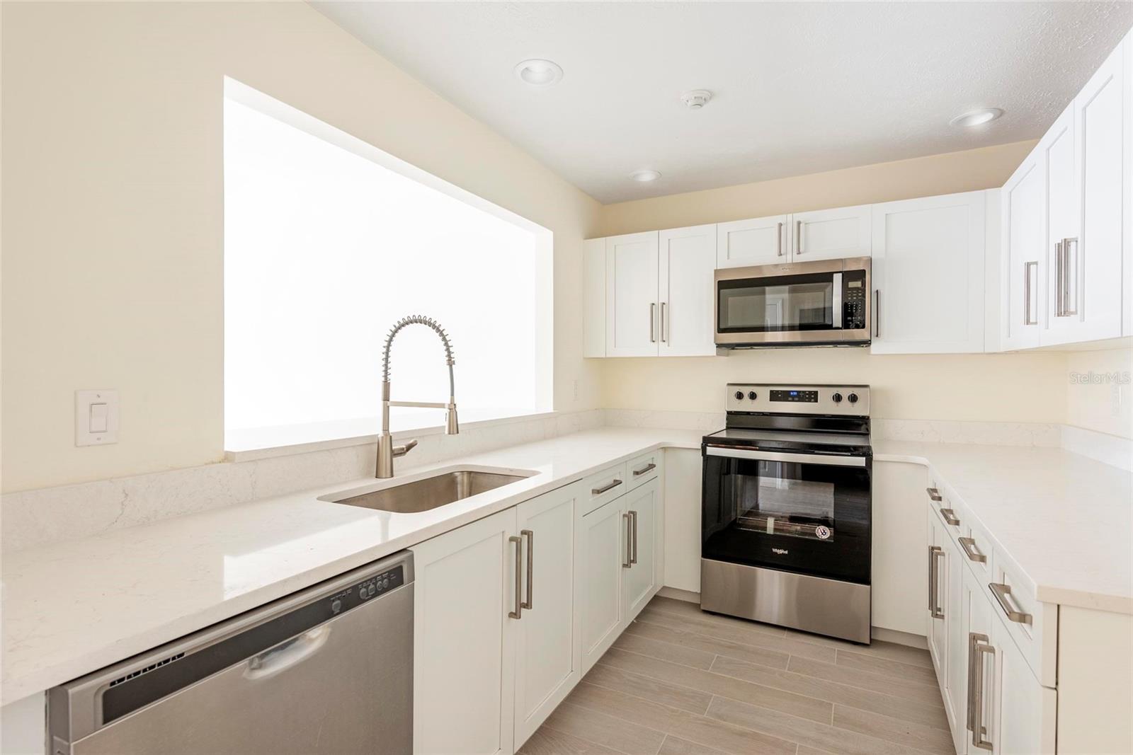 870 Hudson Ave #870 Property Photo 15
