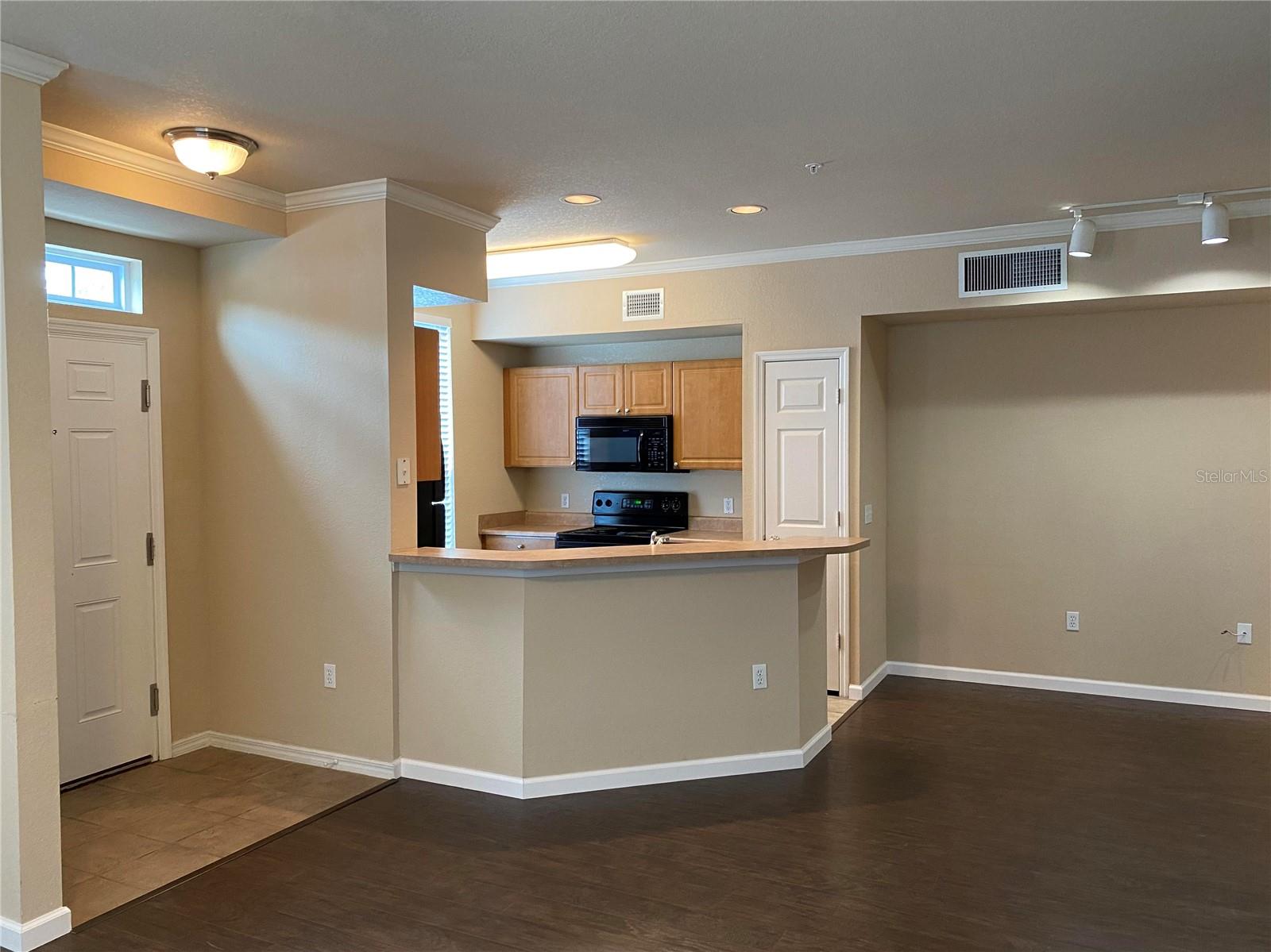 5550 Rosehill Rd #102 Property Photo 4