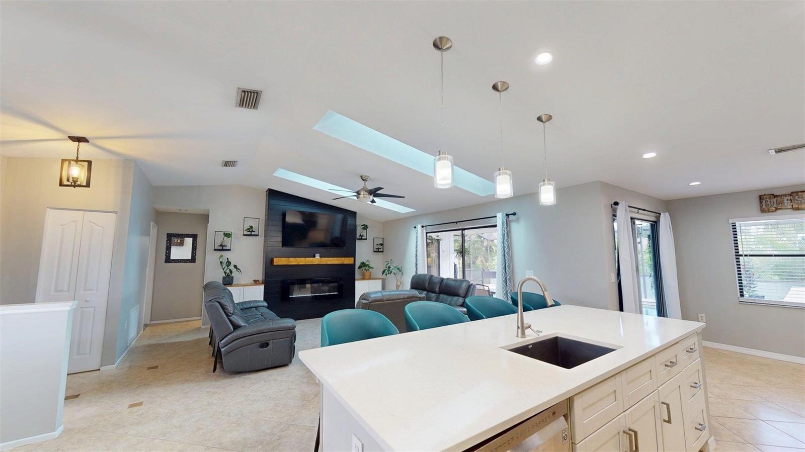 2461 Gold Oak Ct E Property Photo 4
