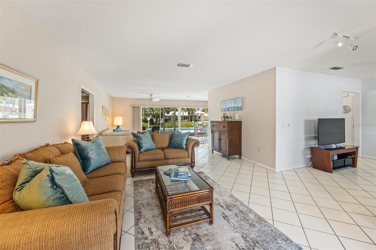 614 Gladstone Ln Property Photo 18