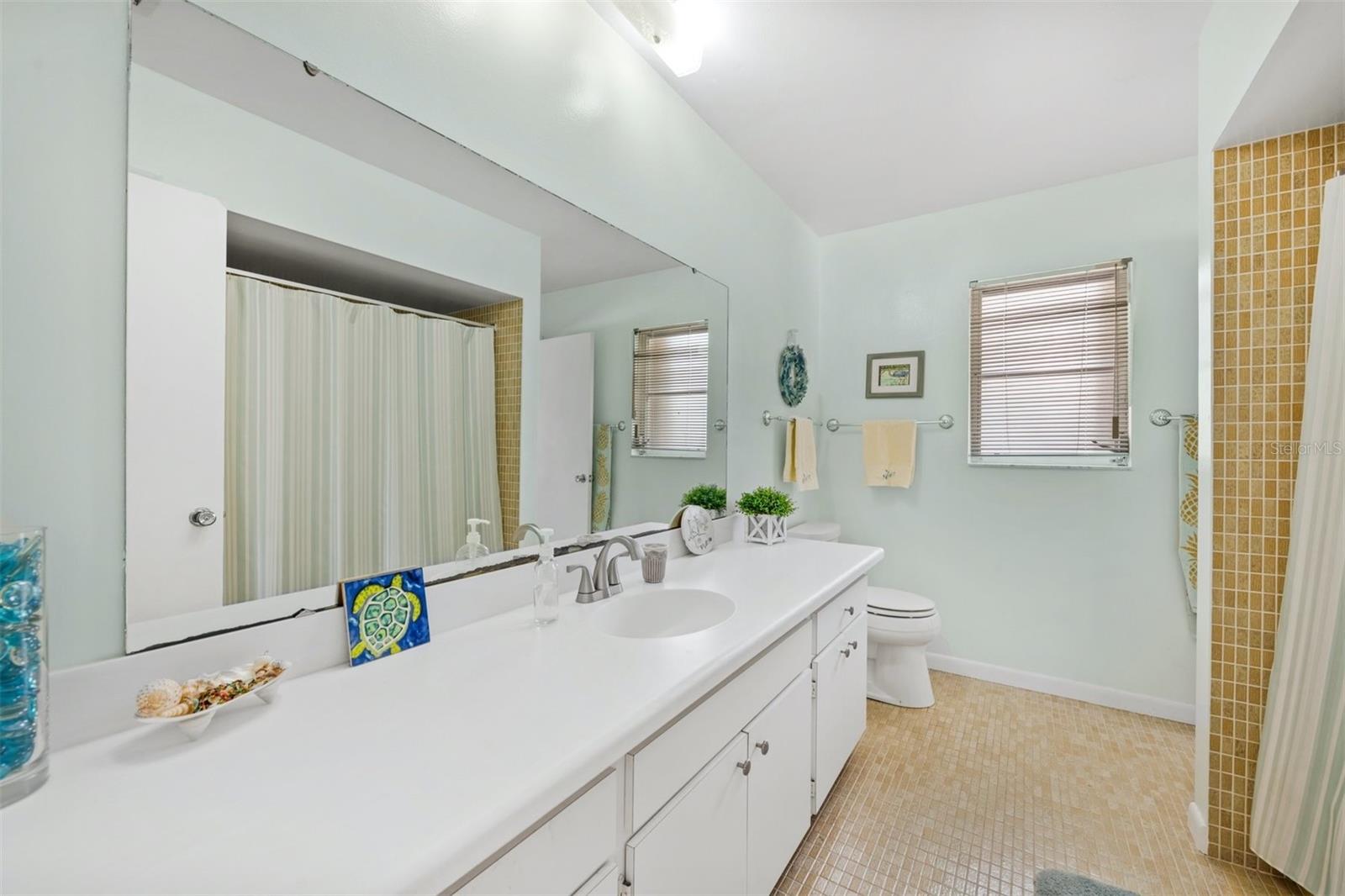 614 Gladstone Ln Property Photo 34