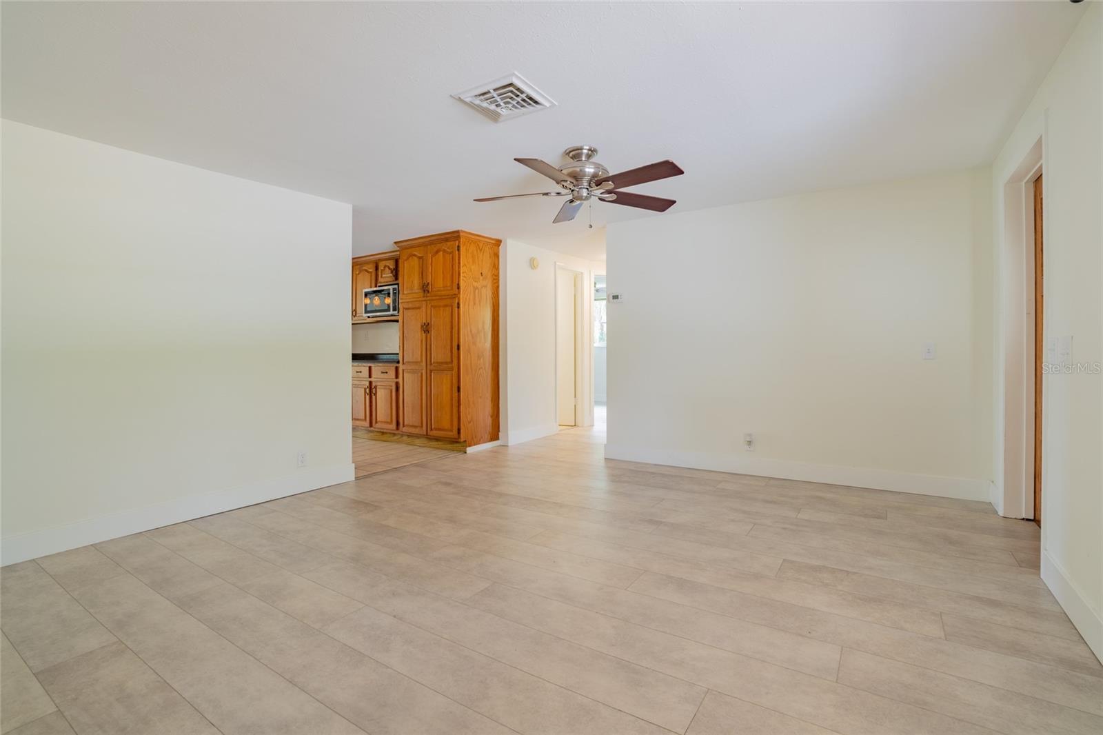 605 Barnes Pkwy Property Photo 11