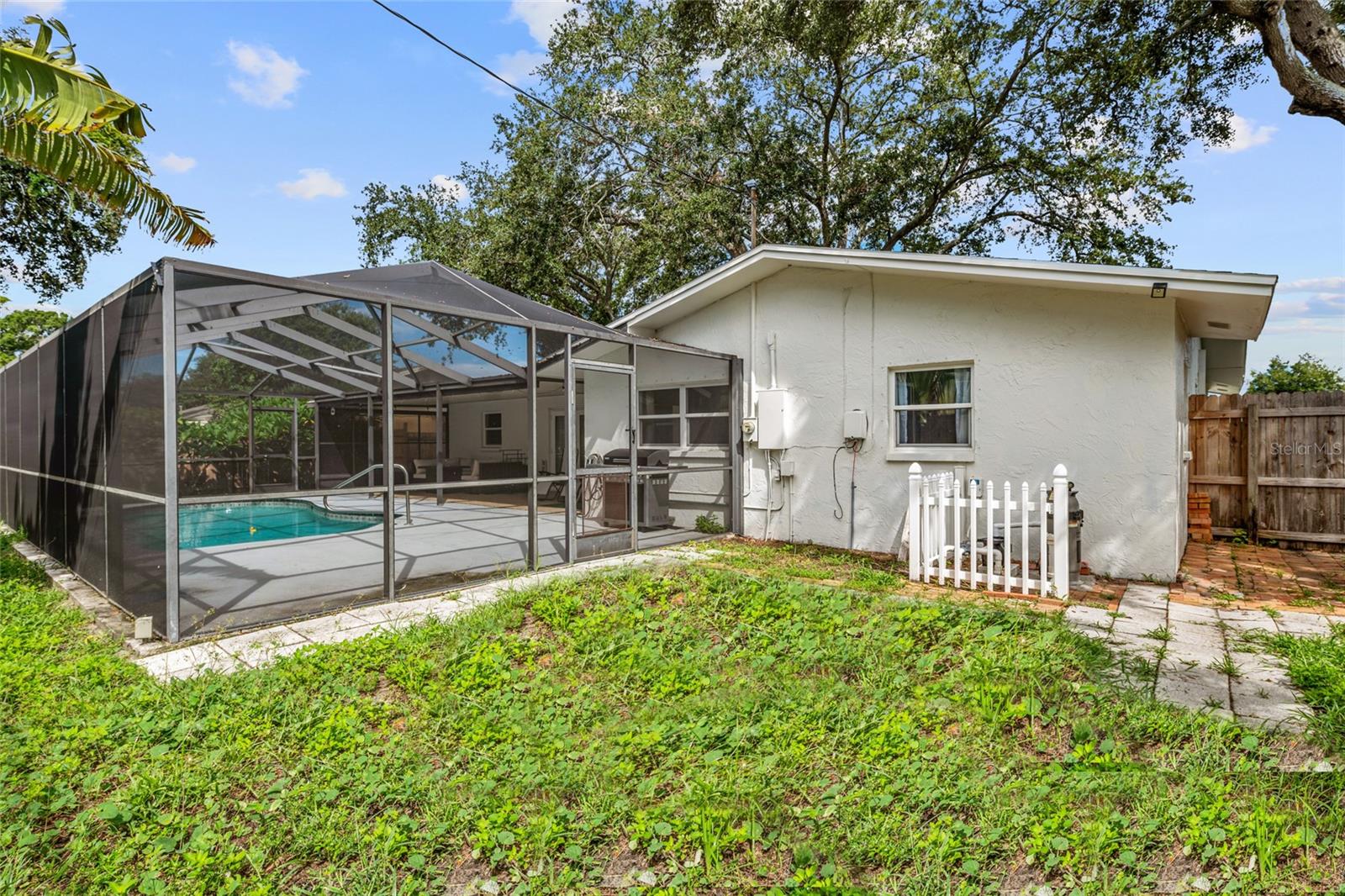 1863 Monica Dr Property Photo 36