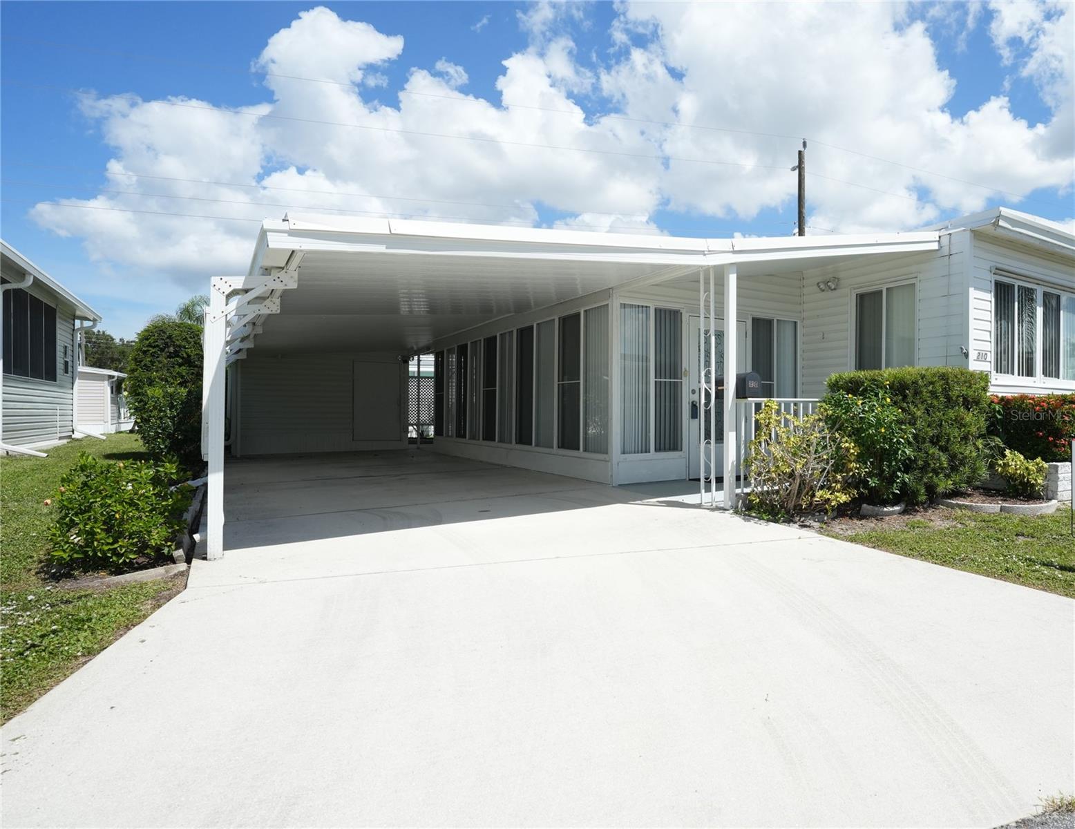 210 SOUTHWINDS DR Property Photo 1