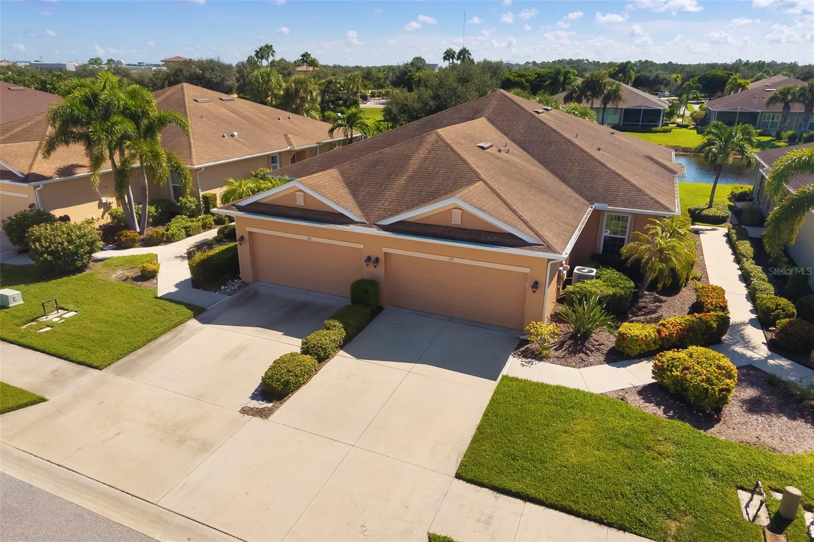 292 Capulet Dr Property Photo 2