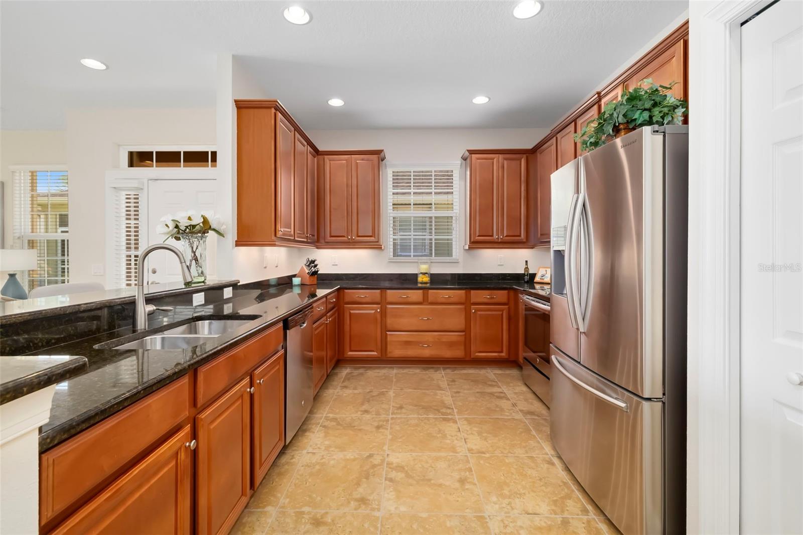 292 Capulet Dr Property Photo 22