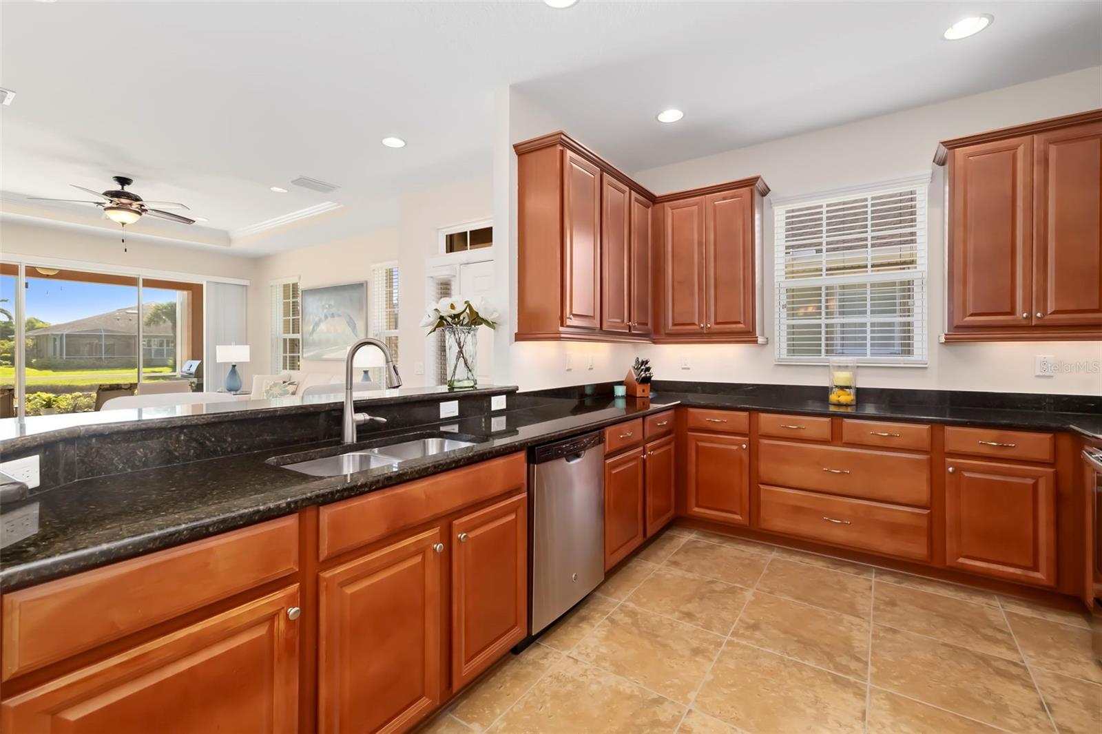 292 Capulet Dr Property Photo 23