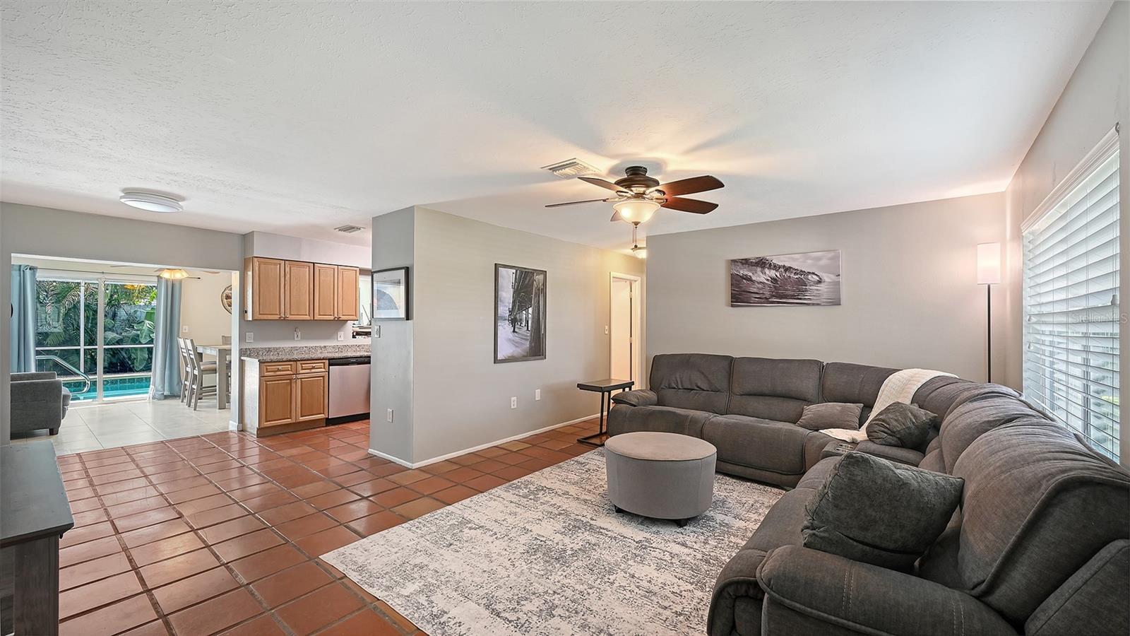 5338 Foxwood Dr Property Photo 4