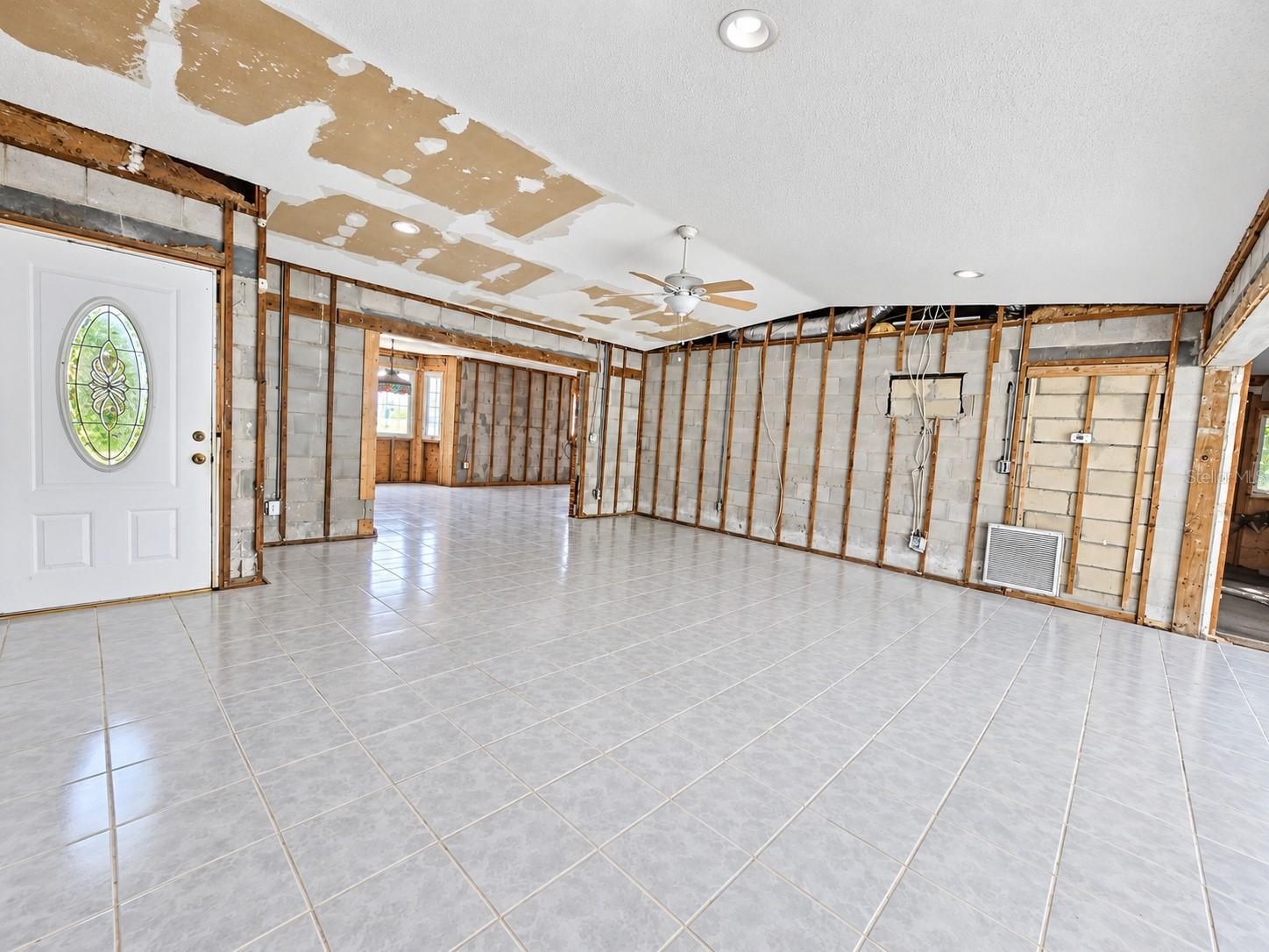 13401 1st St E Property Photo 4