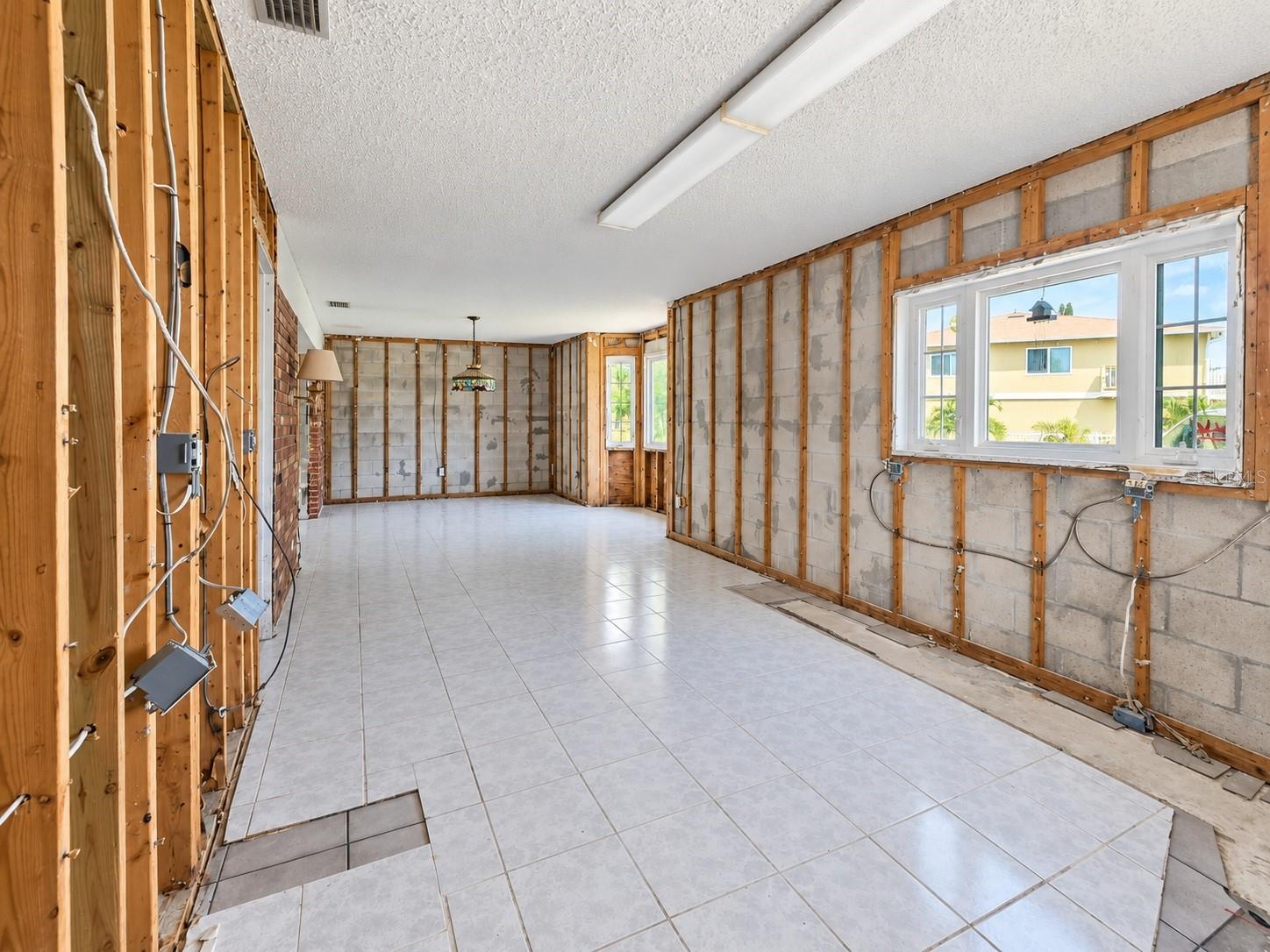 13401 1st St E Property Photo 6
