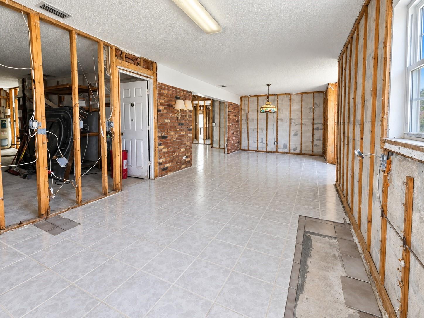 13401 1st St E Property Photo 7