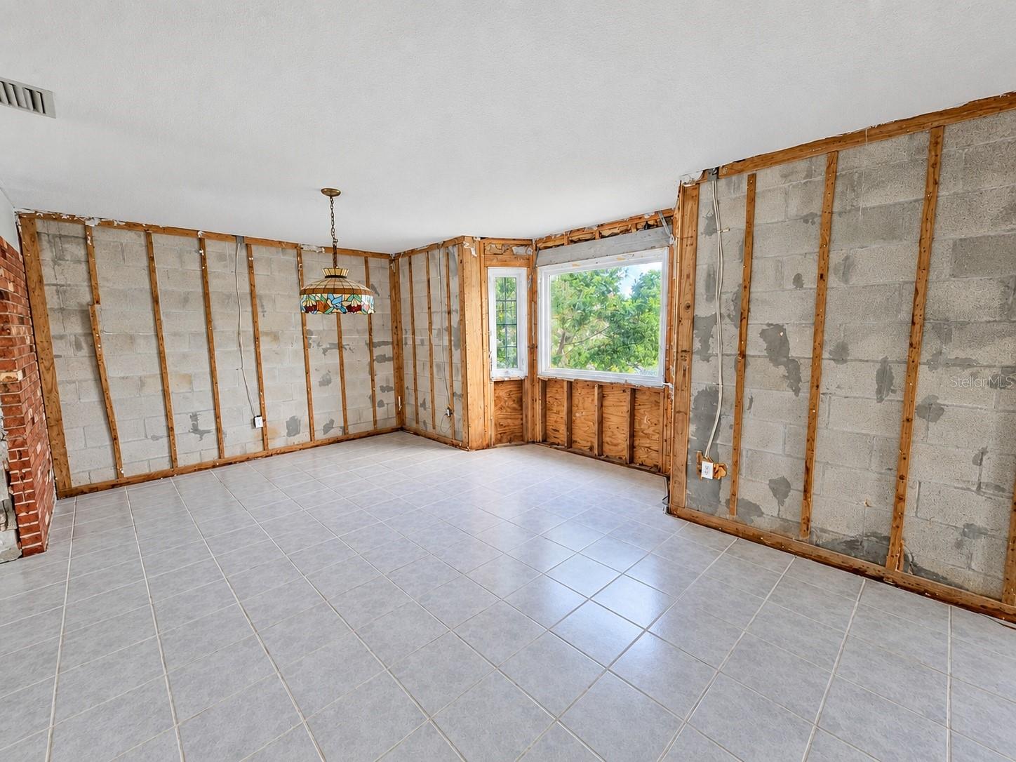13401 1st St E Property Photo 10