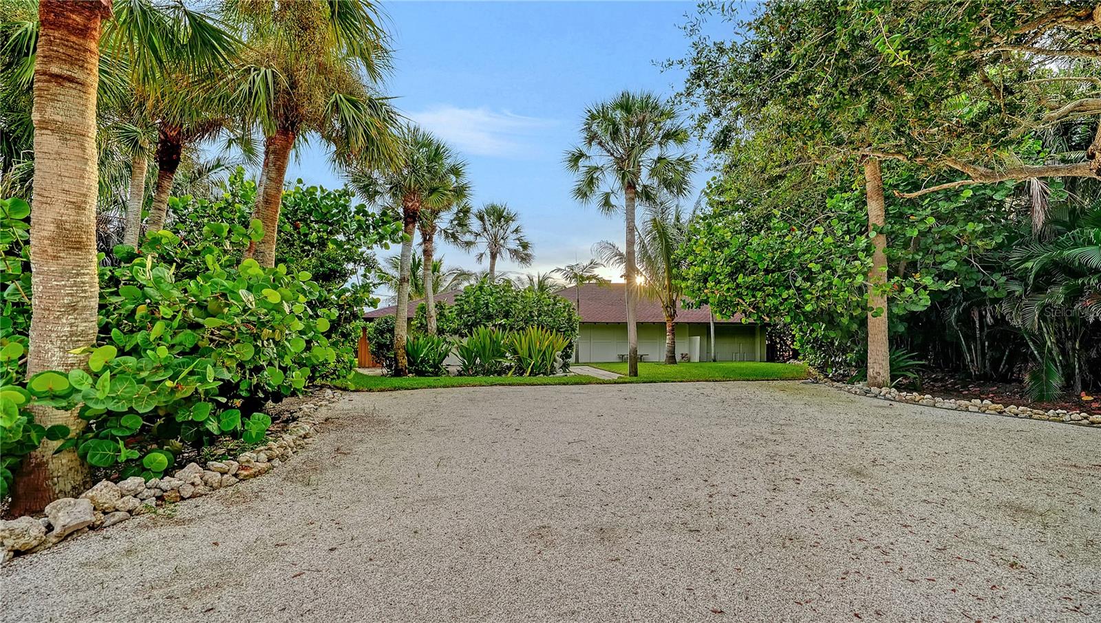 2417 Casey Key Rd Property Photo 4