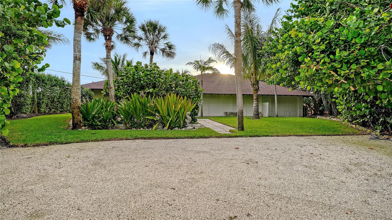 2417 Casey Key Rd Property Photo 5