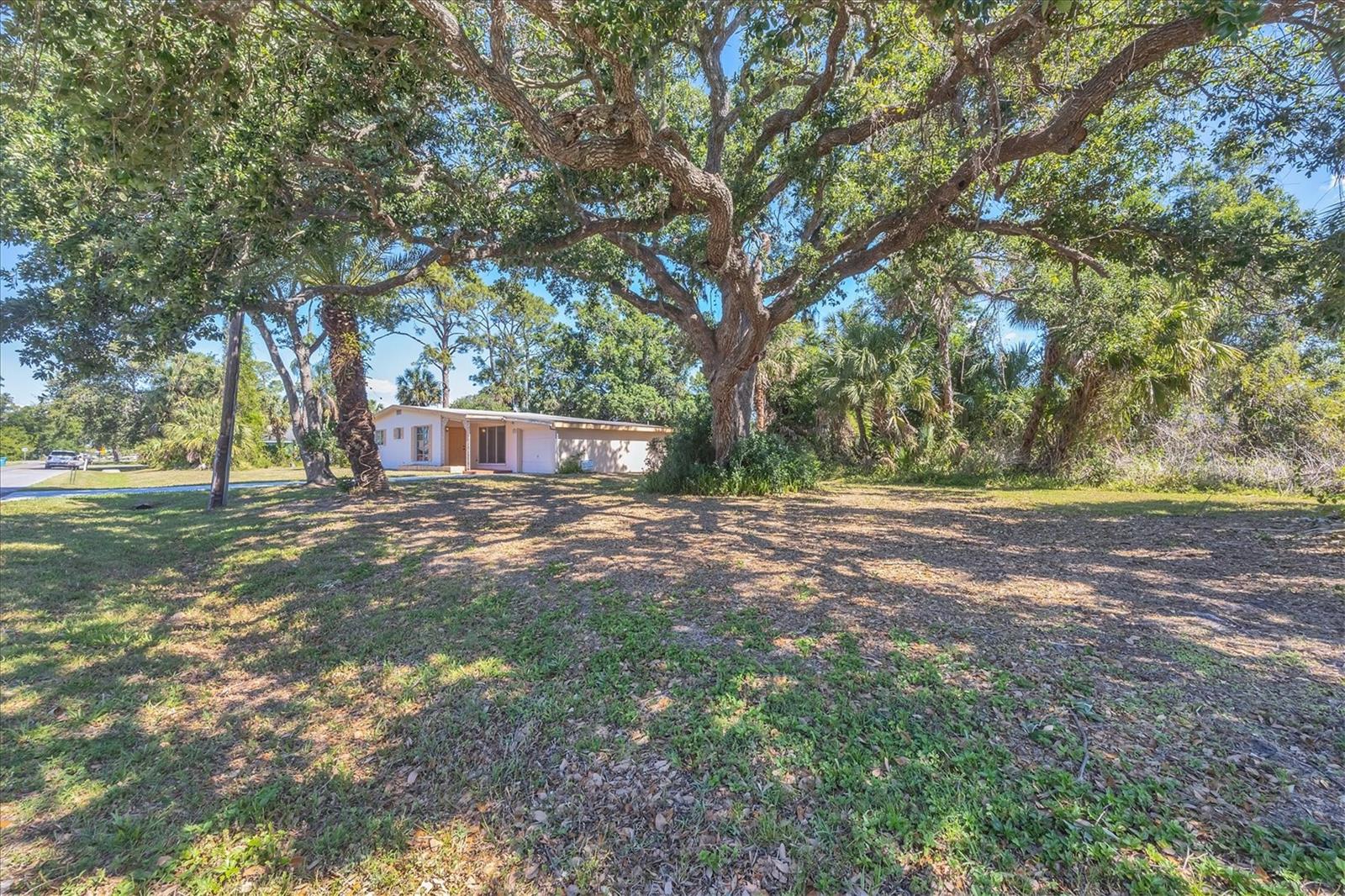 2538 Lakeshore Cir Property Photo 4