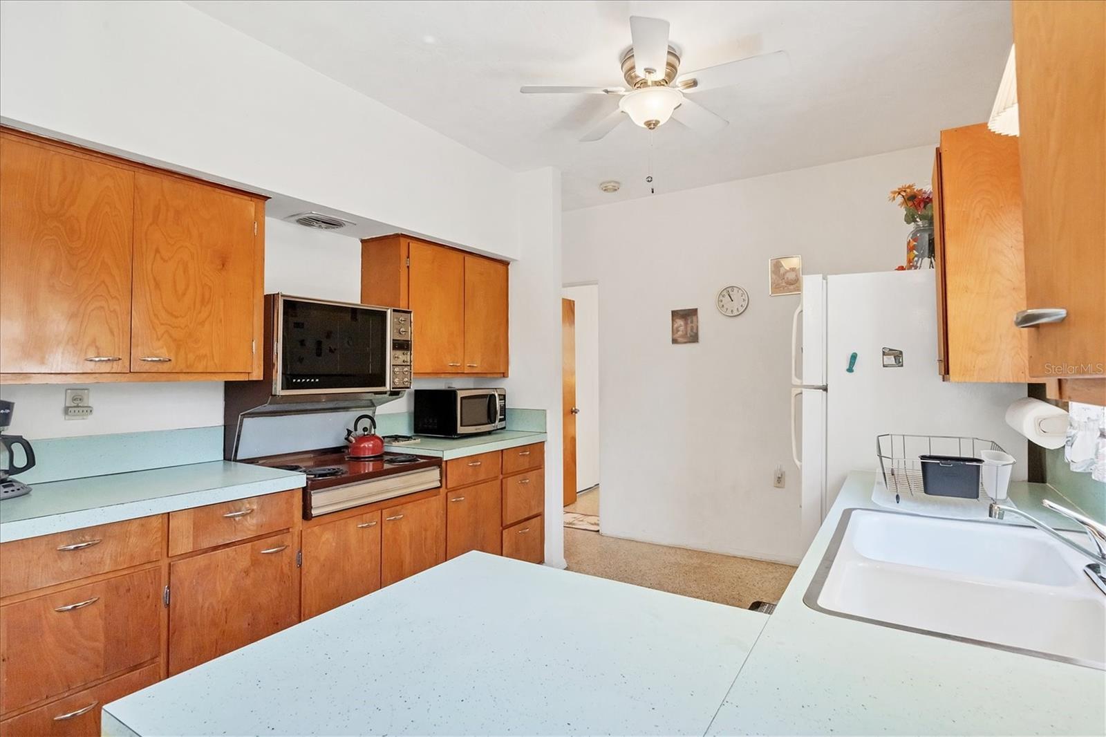 2538 Lakeshore Cir Property Photo 11